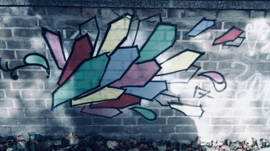 Foto: Ana Honnacker Ein Wand besprayt mit bunten Formen